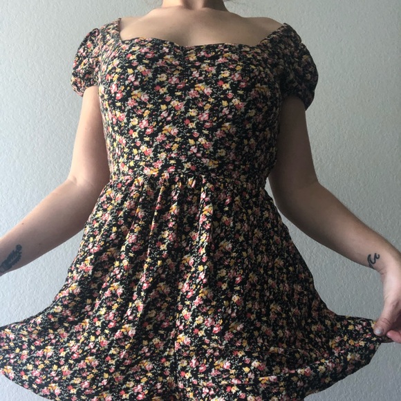 American Eagle Floral Romper - Picture 3 of 4